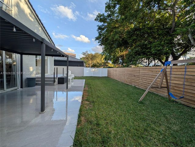 15694 NW 12th Ct, Pembroke Pines, FL 33028