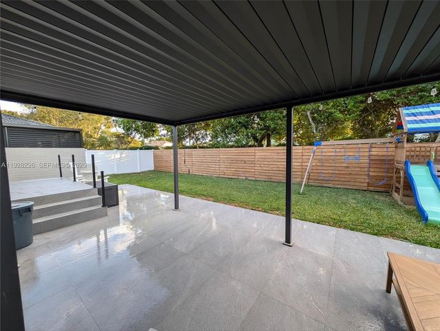 15694 NW 12th Ct, Pembroke Pines, FL 33028