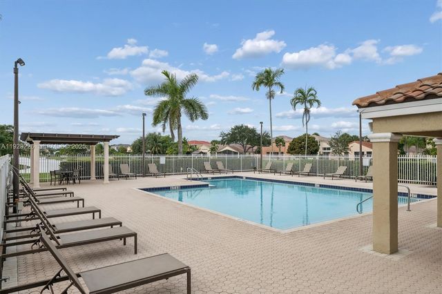 15694 NW 12th Ct, Pembroke Pines, FL 33028