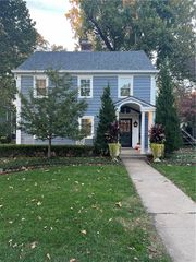 634 Greenway Terrace, Kansas City, MO 64113