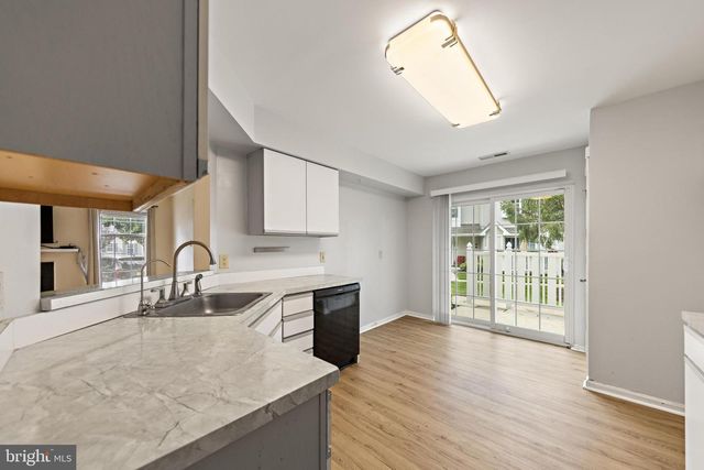 301 OLIPHANT LN, Mount Laurel, NJ 08054