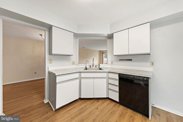 301 OLIPHANT LN, Mount Laurel, NJ 08054