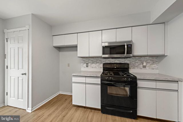 301 OLIPHANT LN, Mount Laurel, NJ 08054