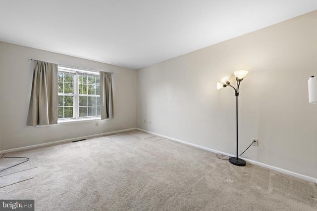 301 OLIPHANT LN, Mount Laurel, NJ 08054