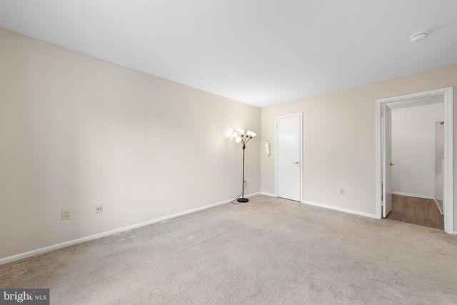 301 OLIPHANT LN, Mount Laurel, NJ 08054