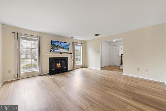 301 OLIPHANT LN, Mount Laurel, NJ 08054