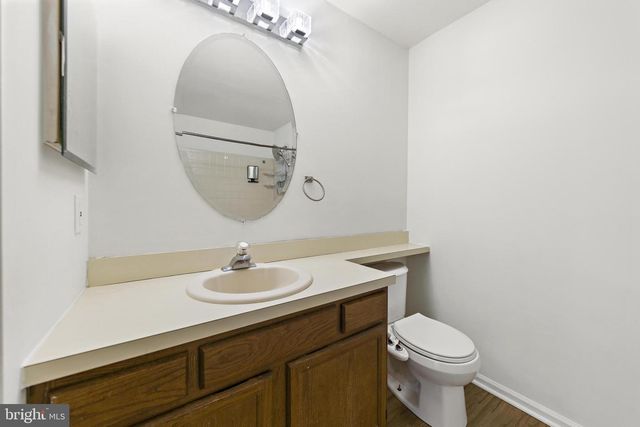 301 OLIPHANT LN, Mount Laurel, NJ 08054
