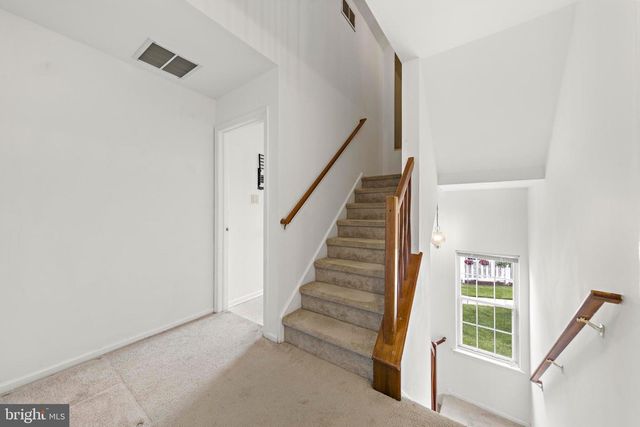301 OLIPHANT LN, Mount Laurel, NJ 08054
