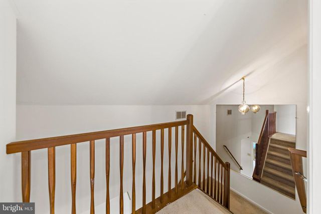 301 OLIPHANT LN, Mount Laurel, NJ 08054