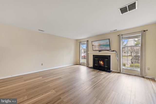 301 OLIPHANT LN, Mount Laurel, NJ 08054