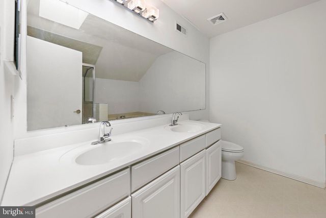 301 OLIPHANT LN, Mount Laurel, NJ 08054