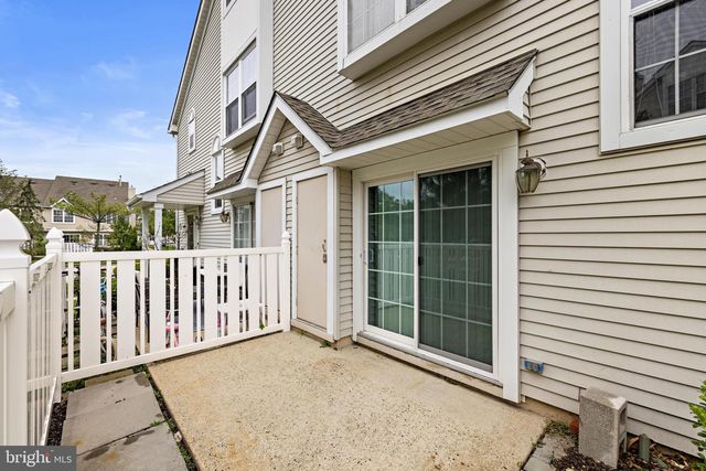 301 OLIPHANT LN, Mount Laurel, NJ 08054