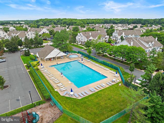 301 OLIPHANT LN, Mount Laurel, NJ 08054