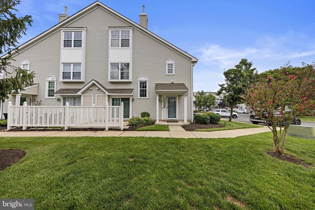 301 OLIPHANT LN, Mount Laurel, NJ 08054