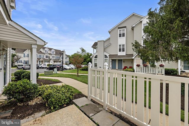 301 OLIPHANT LN, Mount Laurel, NJ 08054