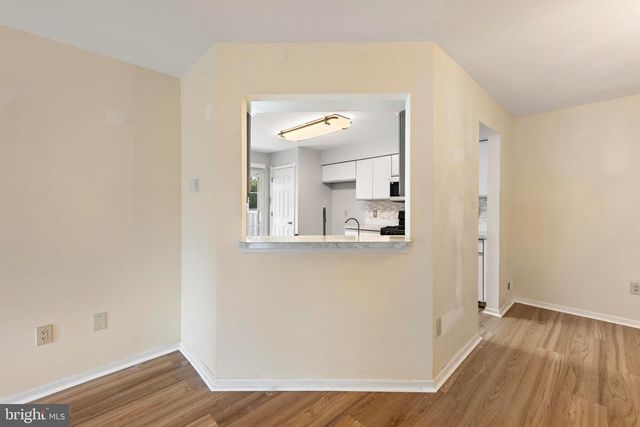301 OLIPHANT LN, Mount Laurel, NJ 08054