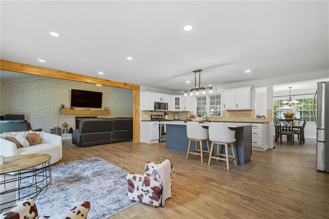 975 Tanglewood Trail, Woodstock, GA 30189