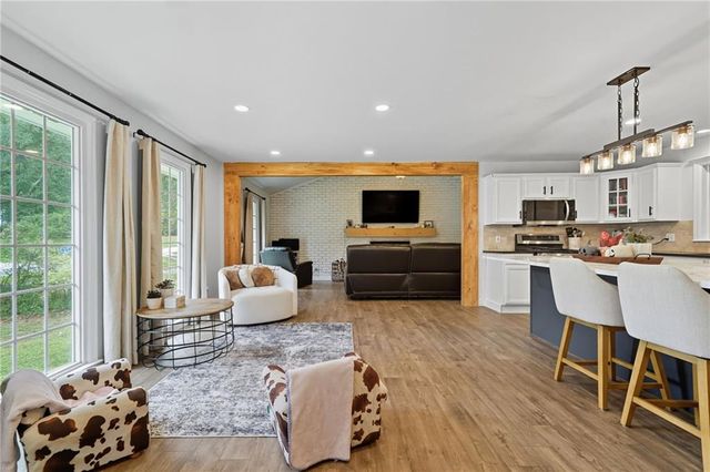 975 Tanglewood Trail, Woodstock, GA 30189