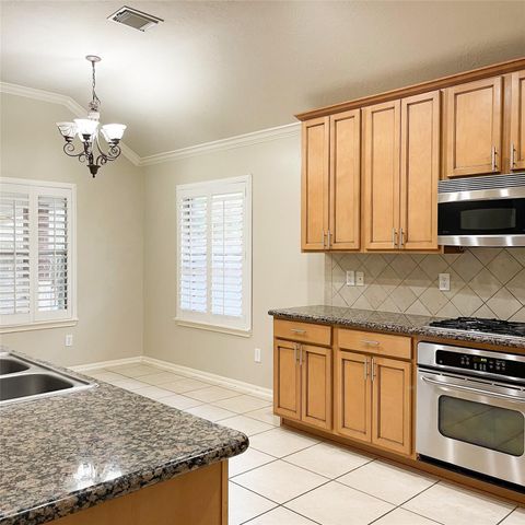 2606 Sun Flare Lane, Pearland, TX 77584