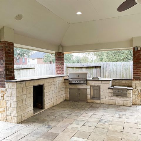 2606 Sun Flare Lane, Pearland, TX 77584