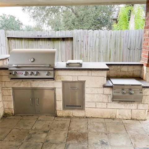 2606 Sun Flare Lane, Pearland, TX 77584