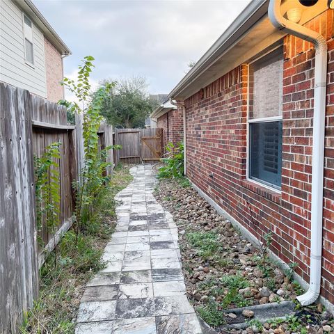 2606 Sun Flare Lane, Pearland, TX 77584