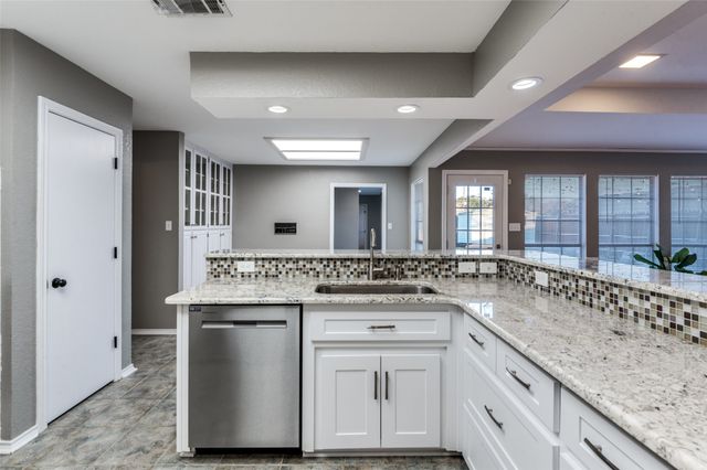 2418 Vista Glen Lane, Carrollton, TX 75007
