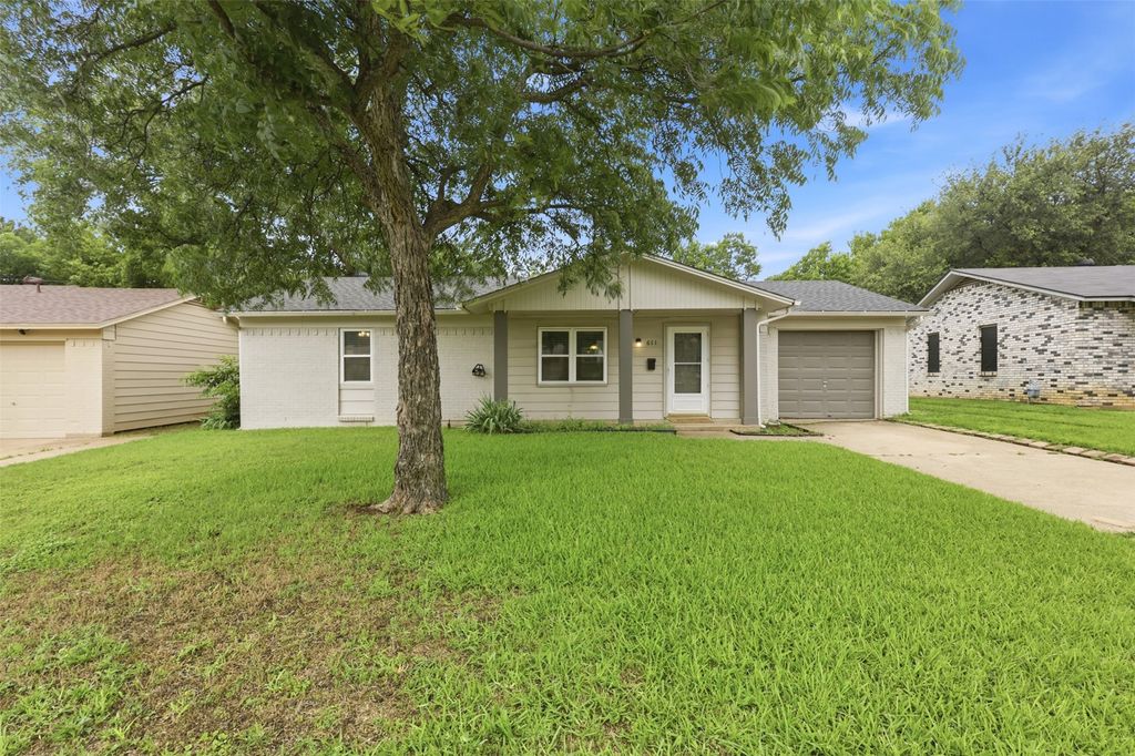 611 Crane Drive, Euless, TX 76039