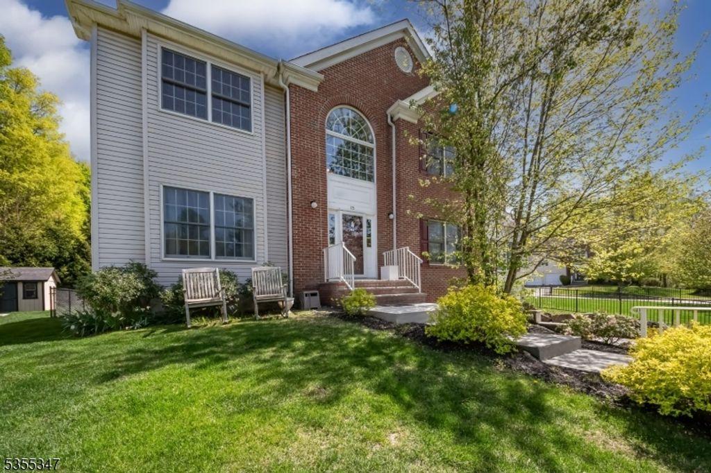 15 Mckelvie St, Mount Olive Twp., NJ 07828