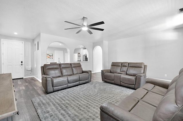 4638 W Oslin Avenue, Fresno, CA 93722