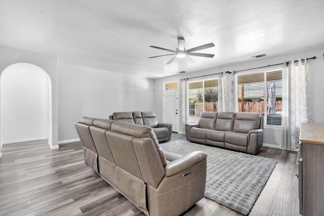 4638 W Oslin Avenue, Fresno, CA 93722