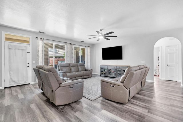 4638 W Oslin Avenue, Fresno, CA 93722