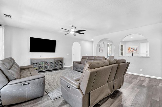 4638 W Oslin Avenue, Fresno, CA 93722