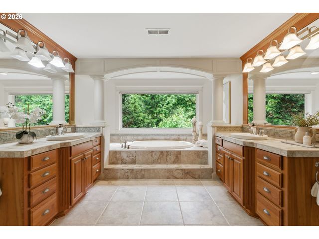 15846 ALLISON Pl, Lake Oswego, OR 97035