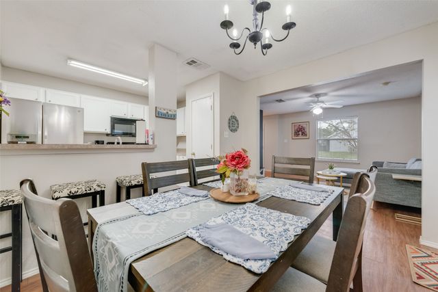 301 Ensenada Plaza, Dallas, TX 75211