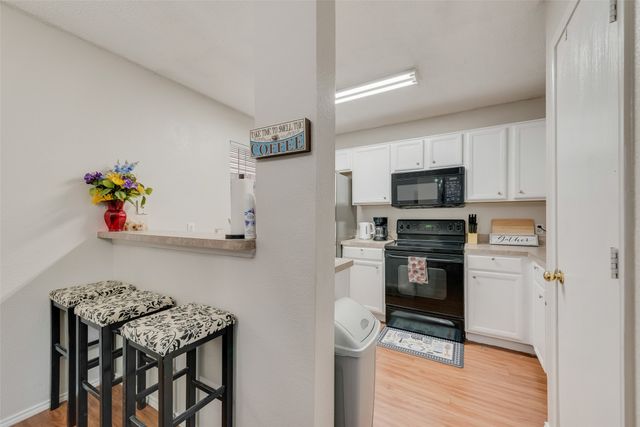301 Ensenada Plaza, Dallas, TX 75211