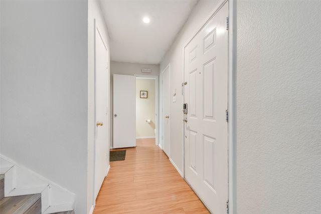301 Ensenada Plaza, Dallas, TX 75211