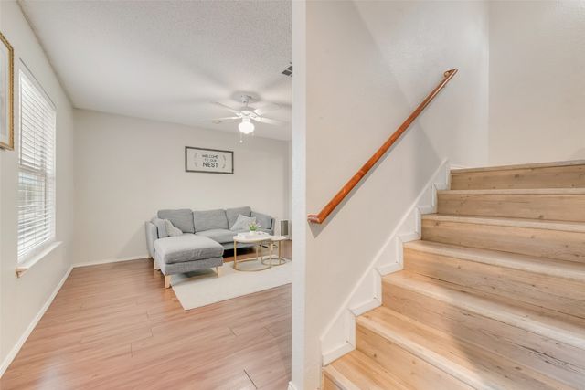 301 Ensenada Plaza, Dallas, TX 75211