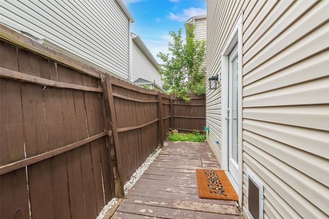 301 Ensenada Plaza, Dallas, TX 75211