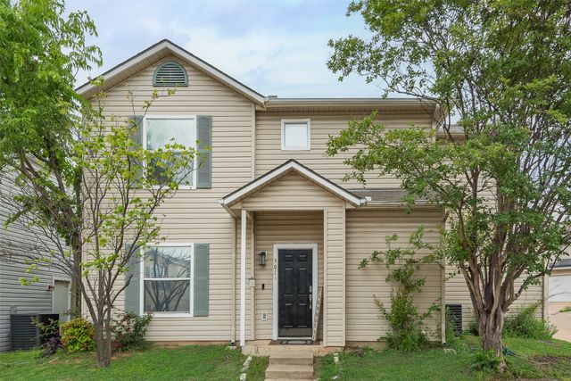 301 Ensenada Plaza, Dallas, TX 75211