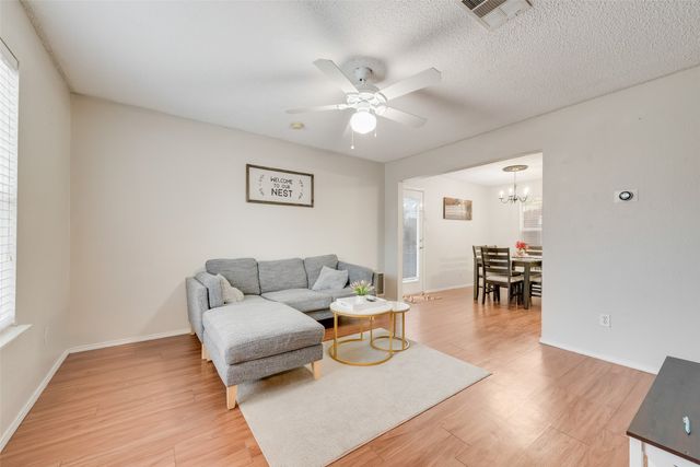 301 Ensenada Plaza, Dallas, TX 75211