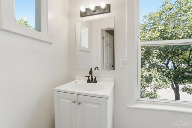 4569 N Edgewood Avenue, Cincinnati, OH 45232