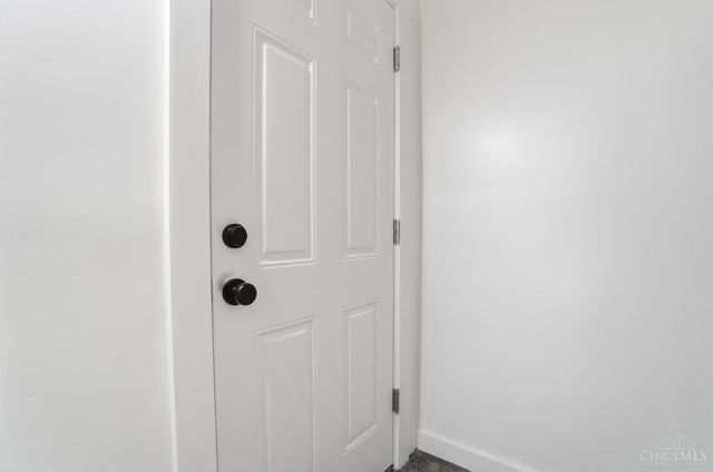 4569 N Edgewood Avenue, Cincinnati, OH 45232
