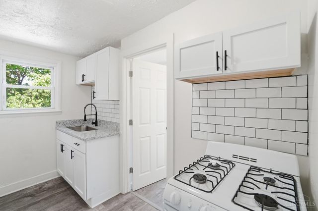 4569 N Edgewood Avenue, Cincinnati, OH 45232