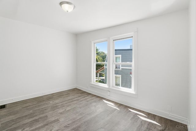 4569 N Edgewood Avenue, Cincinnati, OH 45232