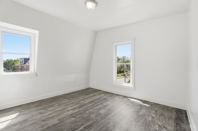 4569 N Edgewood Avenue, Cincinnati, OH 45232