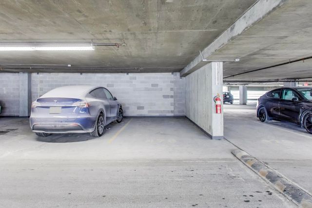 9725 Woods Drive 1005, Skokie, IL 60077