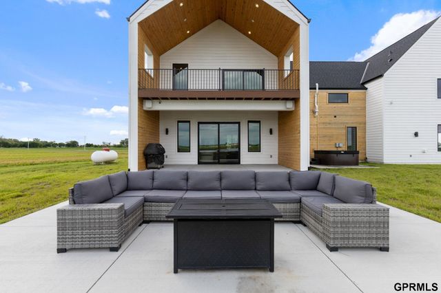 376 G County Road, Ashland, NE 68003