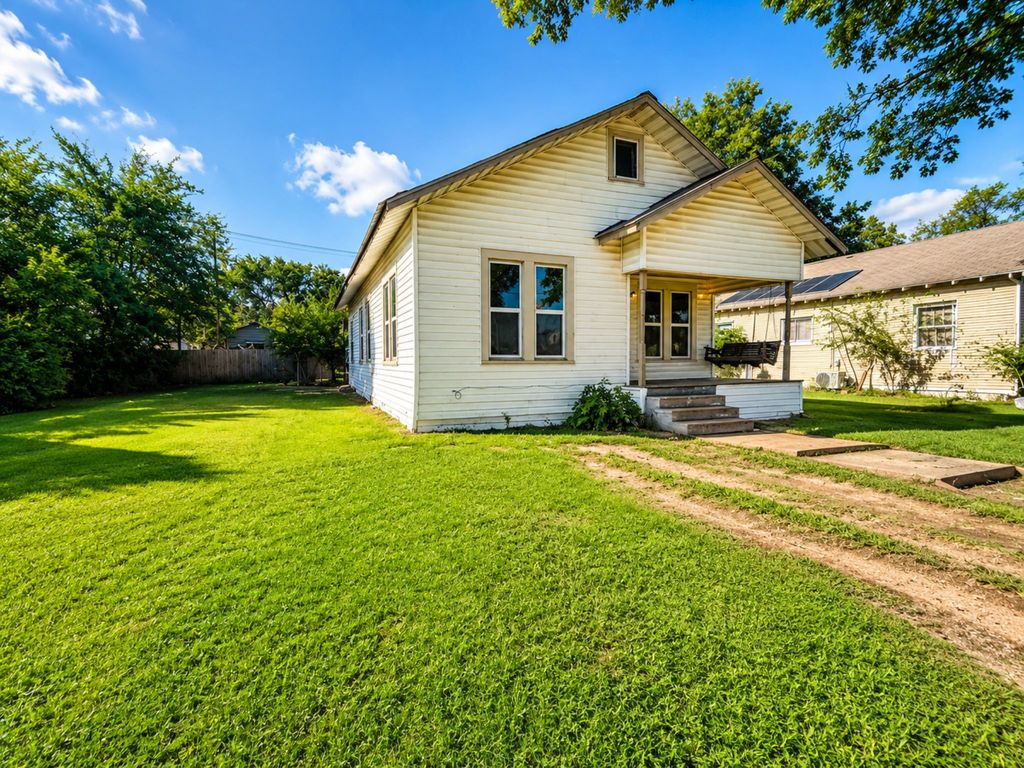106 1st Street, Kerens, TX 75144