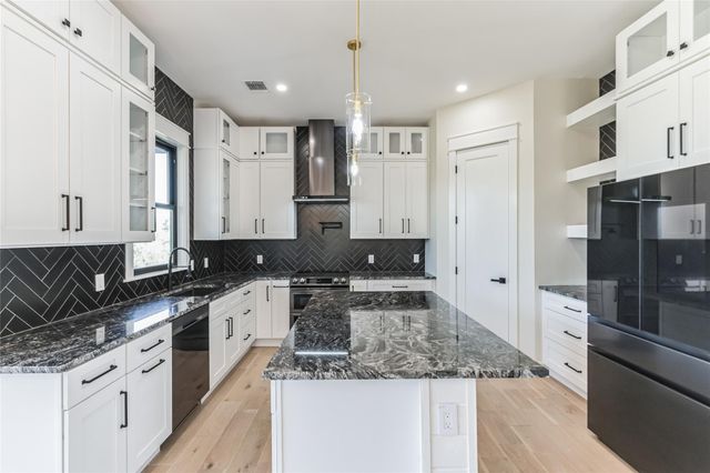 707 Broken HLS, Horseshoe Bay, TX 78657